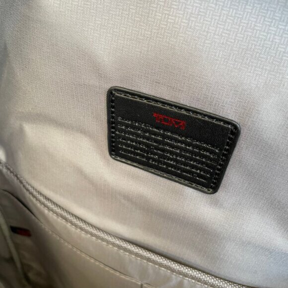 ✨NWT✨ TUMI Halsey ‧ Black/Gold ✨ - Picture 10 of 11